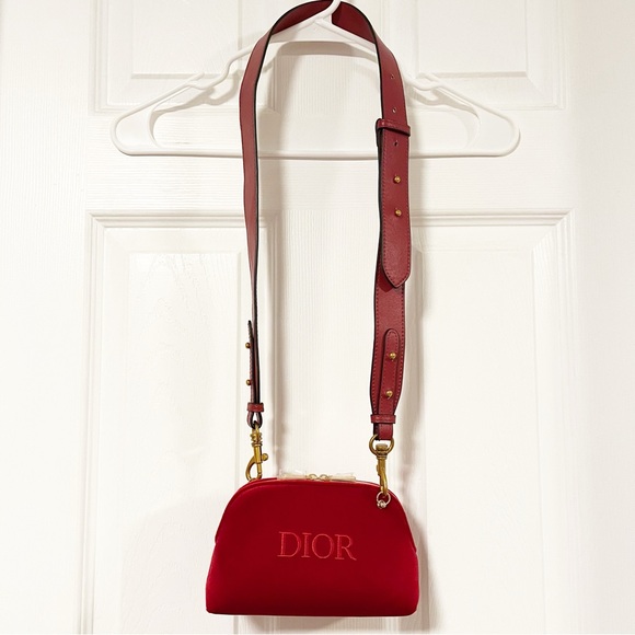 Dior Beauty Red Mini Velvet Bag - Picture 3 of 17